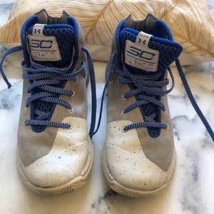 Blue,gray,white Under Armour SC basketball shoes